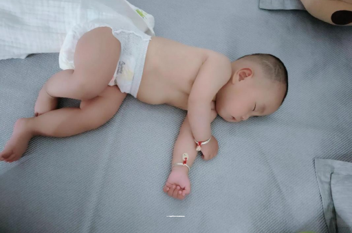 邵东三个月宝宝抬头不稳